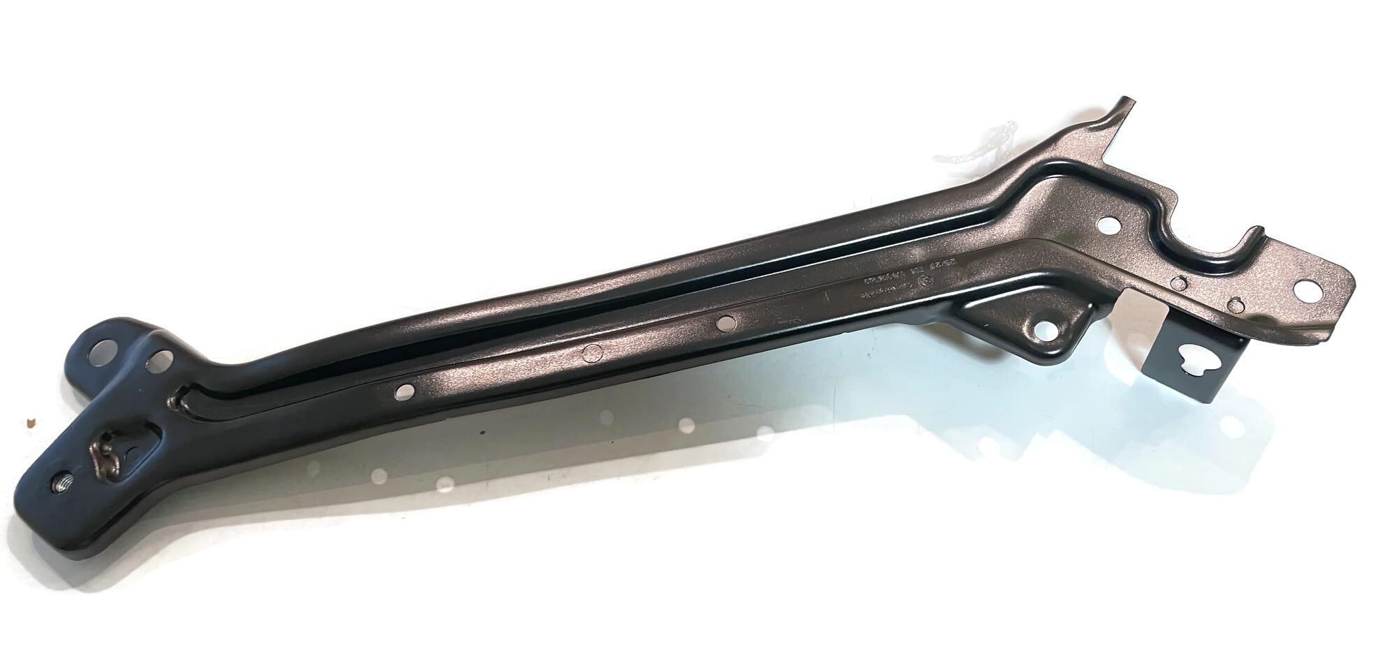 مكملة صدر شمال الأصلي لسيارة سكودا سوبيرب